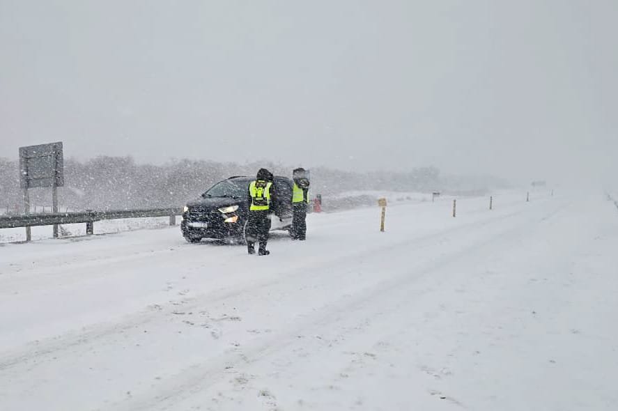 Solicitan transitar con precaución en la zona alta de la Ruta 3 por acumulación de nieve