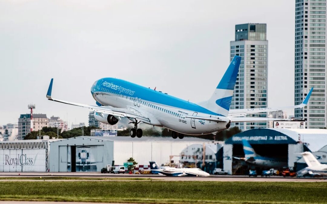 El Gobierno define el futuro de Aerolíneas Argentinas