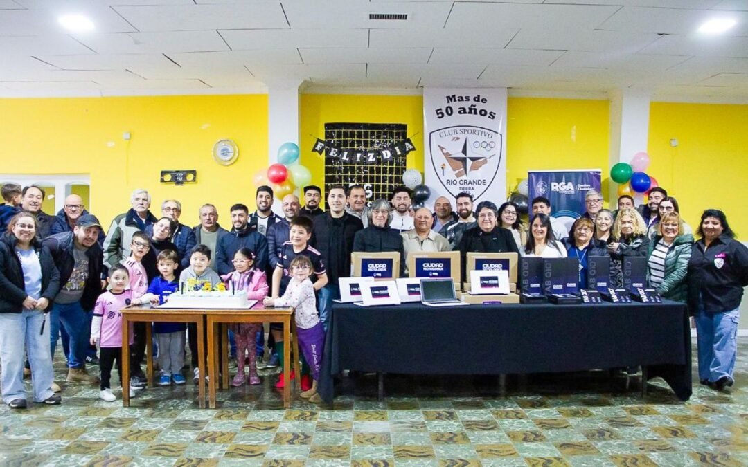El Municipio entregó equipamiento informático al Club Sportivo en su 56º aniversario