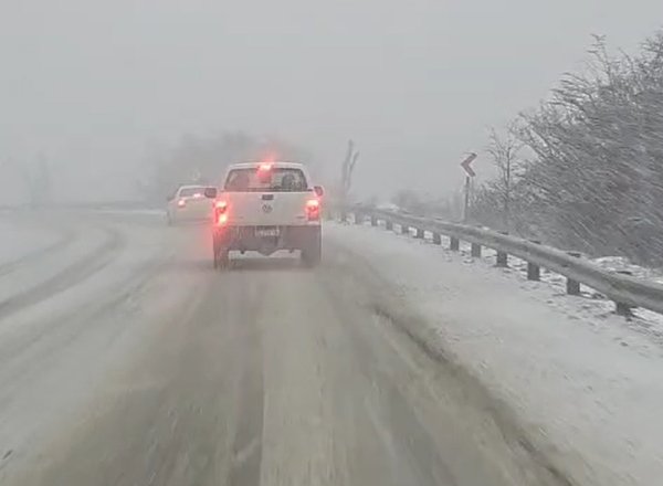 Transitar con precaución: Nevadas y ráfagas de viento sobre la Ruta Nacional Nº 3