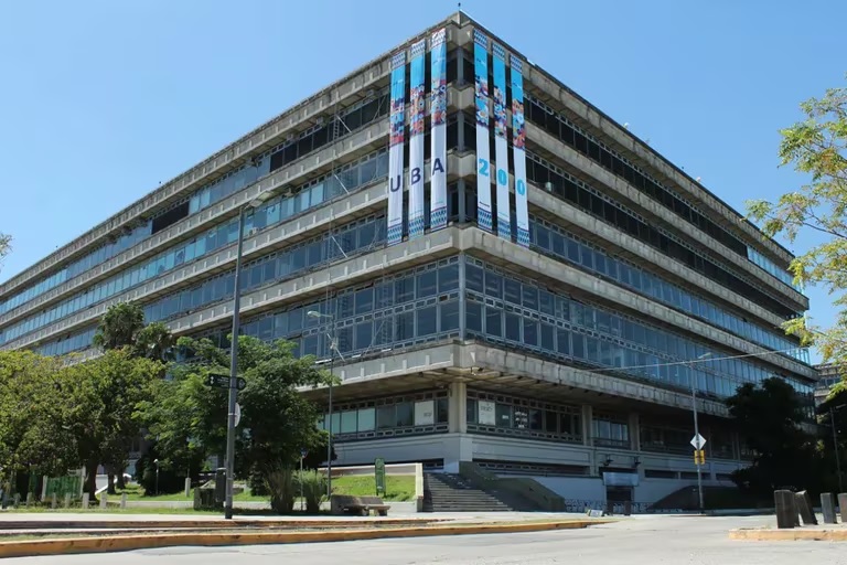 El ajuste del Gobierno a las universidades es igual a los beneficios impositivos para el sector más rico