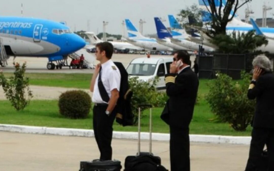 Pilotos de Aerolíneas Argentinas advierten sobre problemas en los vuelos de diciembre