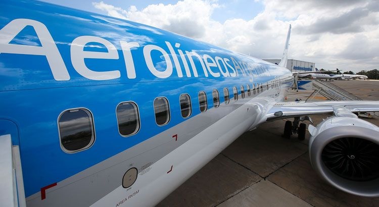 Milei afirmó que si no consigue privatizar Aerolíneas Argentinas la entregará a los empleados