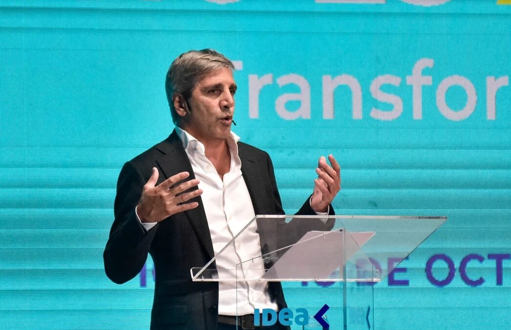 Luis Caputo aviso que “devaluar no será el camino”