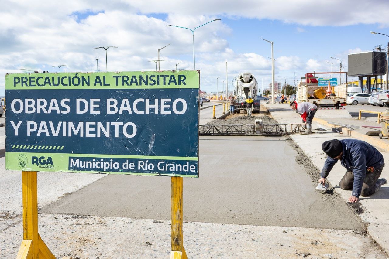 El Municipio continúa con su plan de bacheo de calles en distintos ...