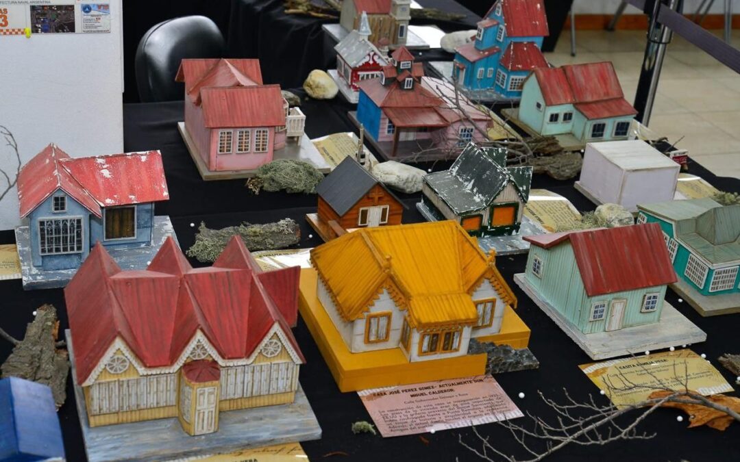 Secretaría de Turismo: Presentan muestra con réplicas de casas antiguas de Ushuaia