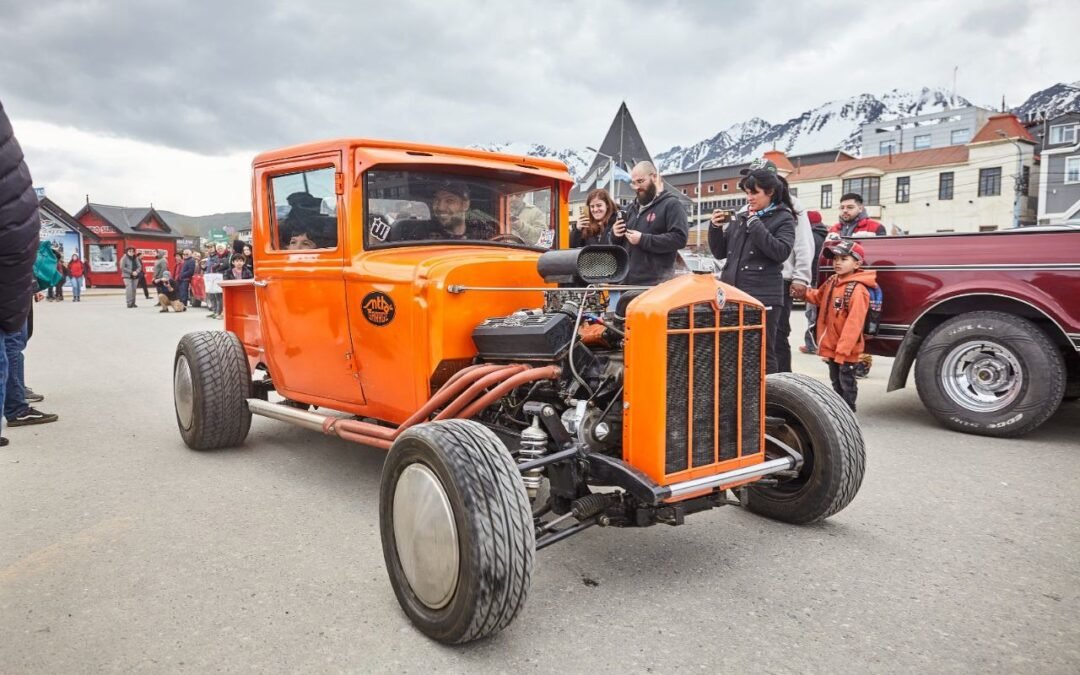 Se realizó el 1º Encuentro Nacional de Chevrolet del Fin del Mundo con más de 150 autos clásicos