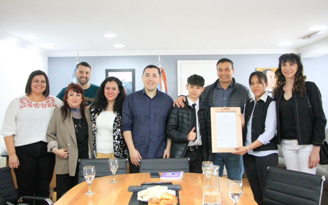 Autoridades municipales recibieron a alumnos que viajarán a la Feria Nacional de Ciencias