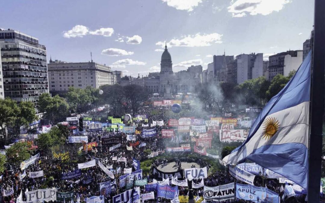 Masiva marcha: Manifestantes reclamaron en el Congreso fondos para las universidades