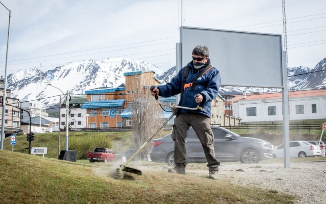 Ushuaia: Parques y Jardines de la Municipalidad reacondiciona los espacios verdes céntricos