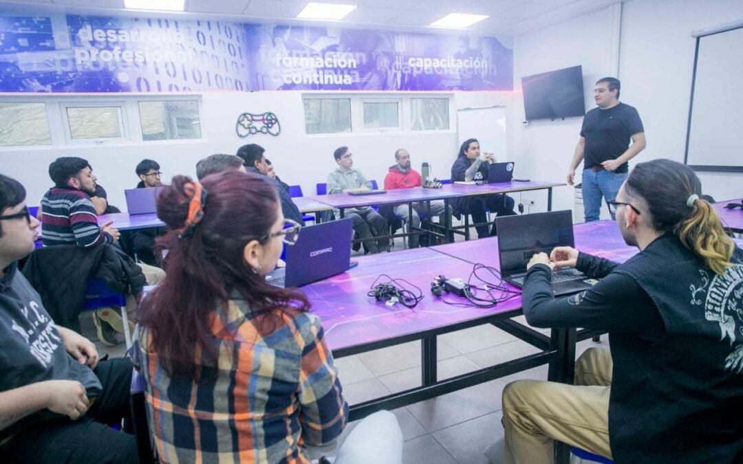 Comenzó curso de reparación de PC y soporte de redes organizado por el Municipio y el CENT 11