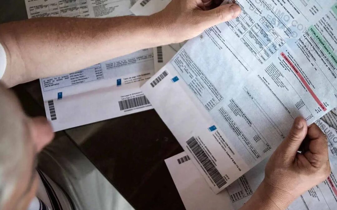 El Gobierno imputó a 95 empresas por incluir tasas de manera indebida en las facturas