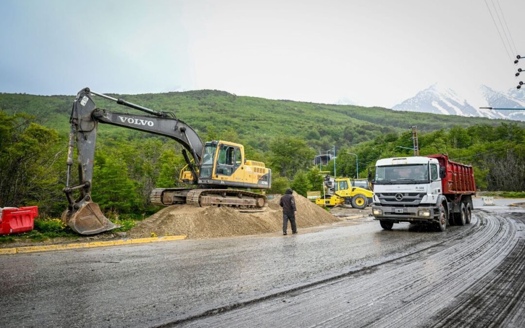 Ushuaia: Avanzan los trabajos de recuperación vial en las calles Alem, Kuanip y Padín Otero