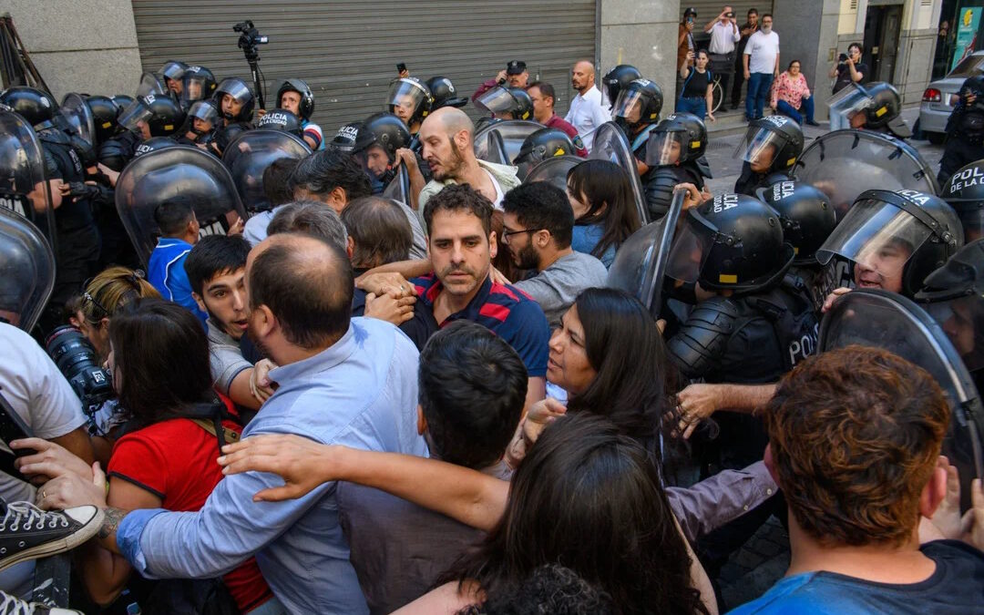 Enfermeros de hospitales porteños fueron reprimidos durante una movilización gremial