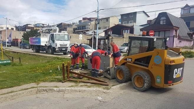 Municipio y Agrotécnica Fueguina realizan jornadas de limpieza en barrios de Ushuaia
