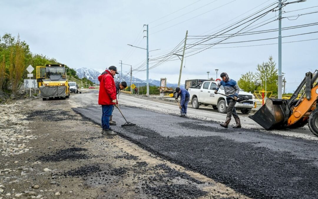 El Municipio continúa con los trabajos de recuperación vial de la Av. Héroes de Malvinas