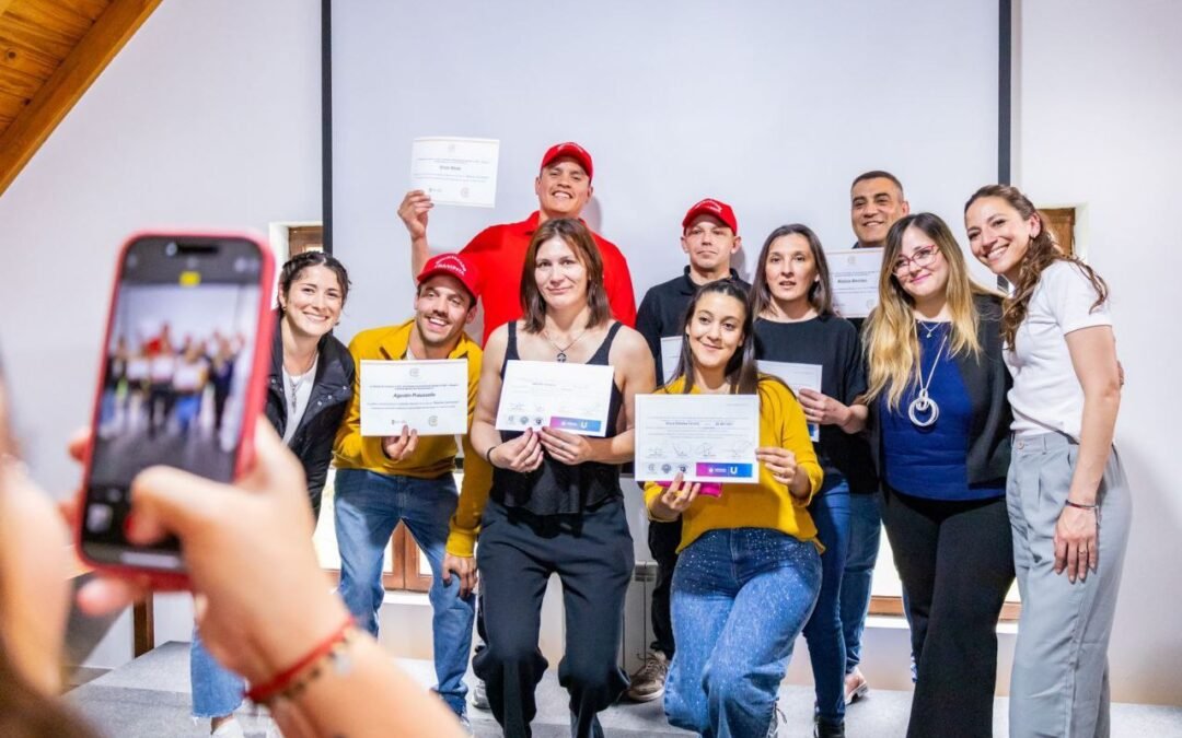 El Municipio entregó certificados a mujeres que se capacitaron como soldadoras y carniceras