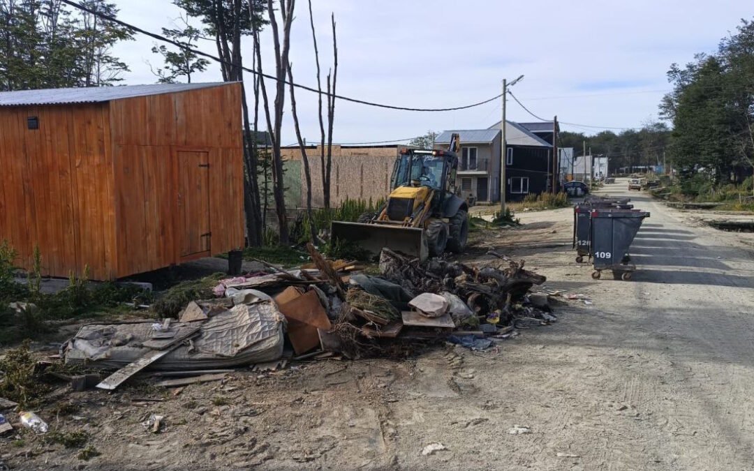 El Municipio de Ushuaia realizó una jornada de limpieza en un sector del Valle de Andorra