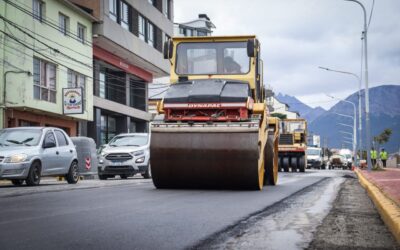 Ushuaia: El Municipio avanza con el reasfaltado de las avenidas Maipú y Magallanes