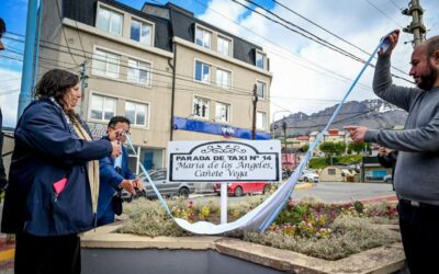 Se inauguró el cartel que homenajea a la taxista María de los Ángeles Cañete Vega