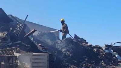 Se reactivó el incendio en recicladora de Río Grande