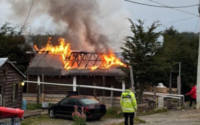 Tolhuin: Un incendio consumió completamente una casa y se presume que fue intencional