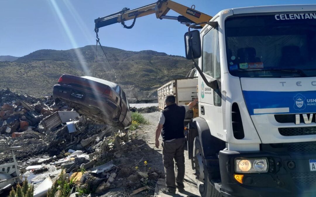 Operativo de remoción de chatarra en la vía pública