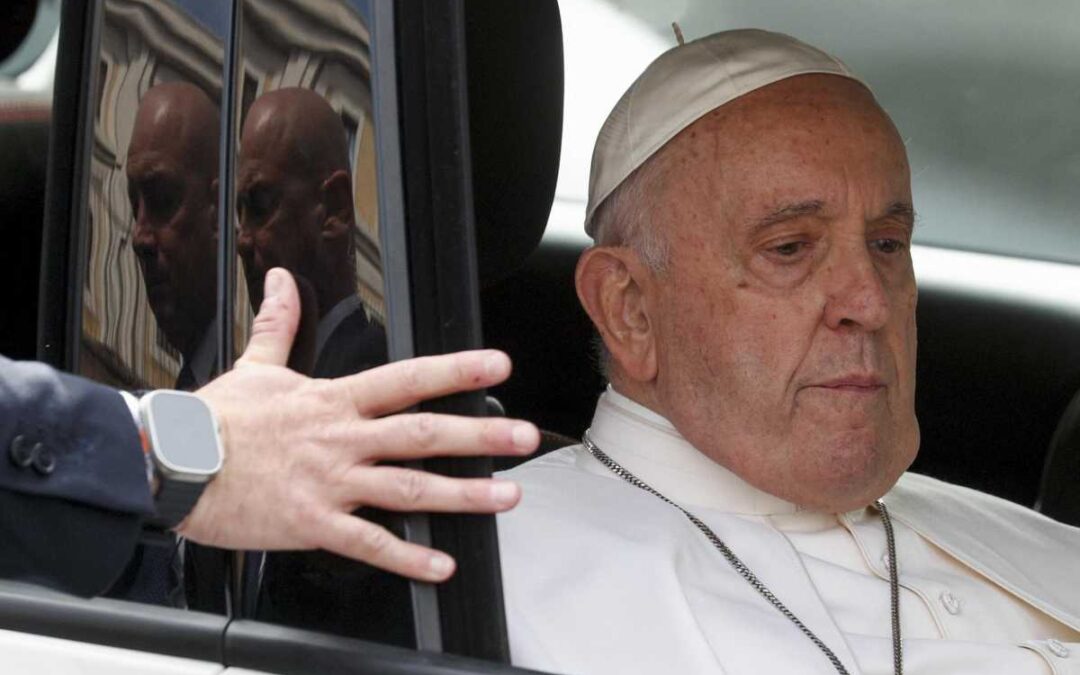El papa Francisco padece neumonía bilateral y su estado es “complejo”, según el Vaticano