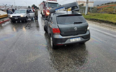 Dos autos chocaron frente a la planta Orión