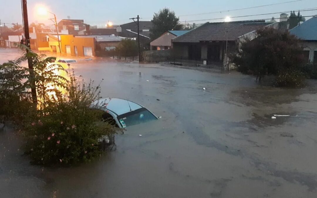 Bahía Blanca en emergencia: el SMN elevó a alerta roja por tormentas