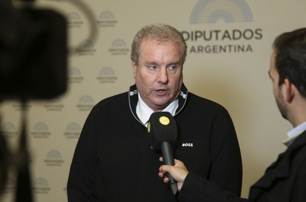Proponen terminar con las reelecciones indefinidas de diputados y senadores