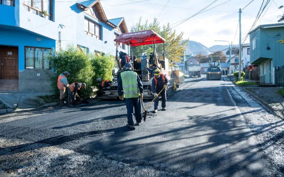 Comenzó la repavimentación en la calle Lapataia y continuarán en Congreso Nacional