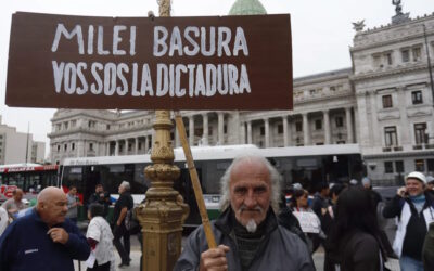 Empujones, gritos y un detenido: Jubilados marcharon al Congreso y luego a Plaza de Mayo