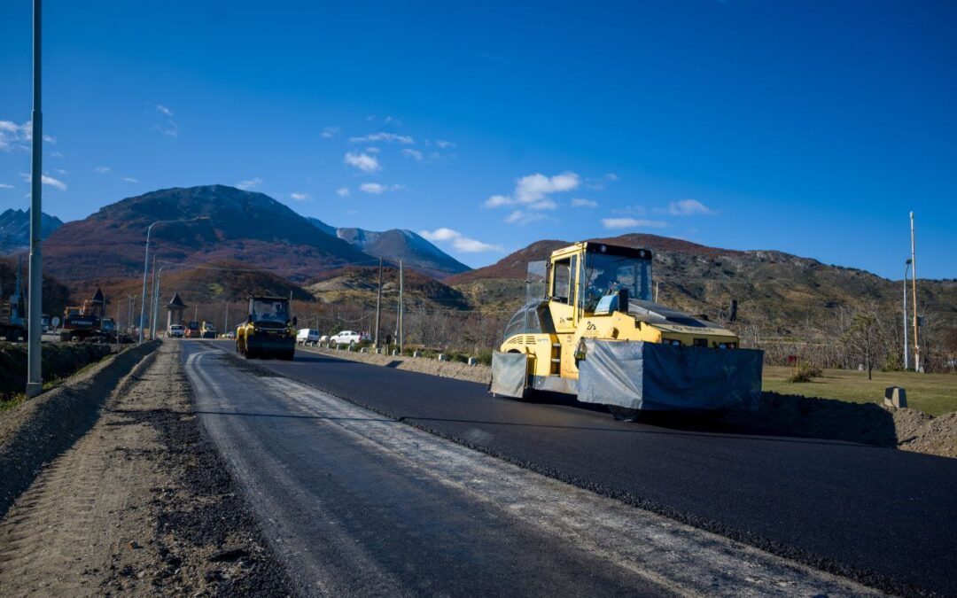 Obras en el ingreso a Ushuaia: Ya se colocaron 500 toneladas de asfalto
