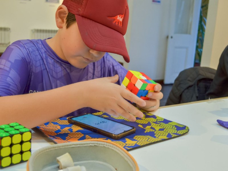 El Municipio acompañó la “Tarde de juegos de mesa, cubo Rubik y taller cultural malvinero”