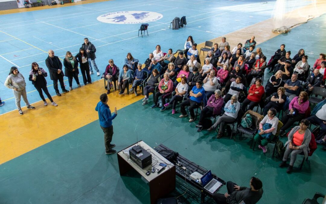 La Municipalidad brindó una charla de prevención sísmica a adultos mayores