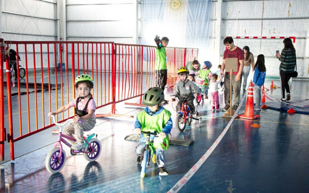 Exitosa jornada de Biciescuelas en el Polideportivo Malvinas Argentinas