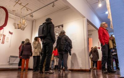 Se inauguró la exposición ‘Roja’ en Ushuaia