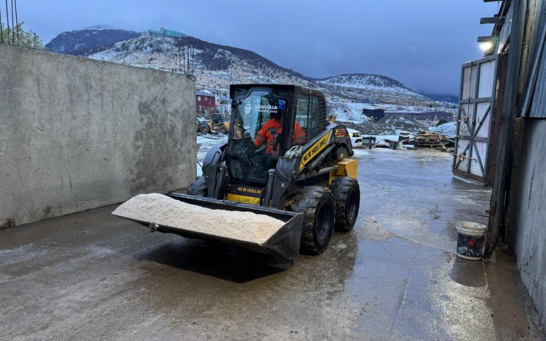CON DESPEJE DE NIEVE Y MANTENIMIENTO DE CALLESDio inicio el operativo invierno en Ushuaia