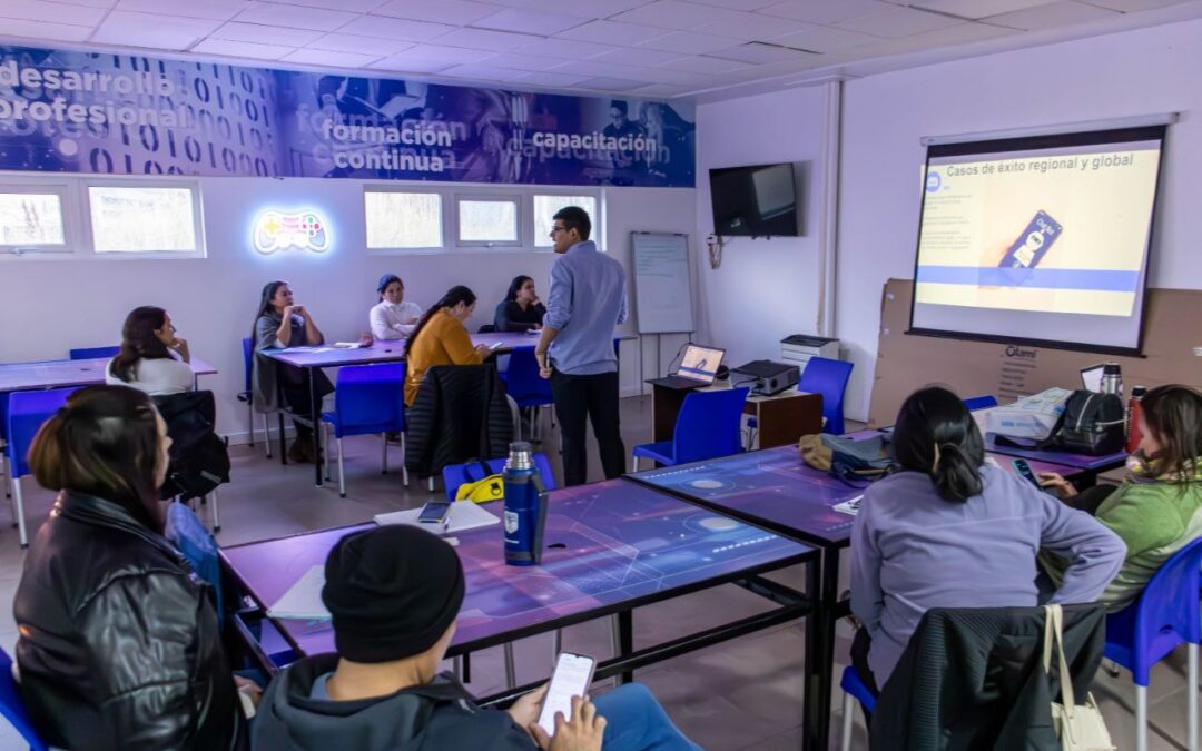 USHUAIABrindaron capacitación en inteligencia artificial para emprendedoras