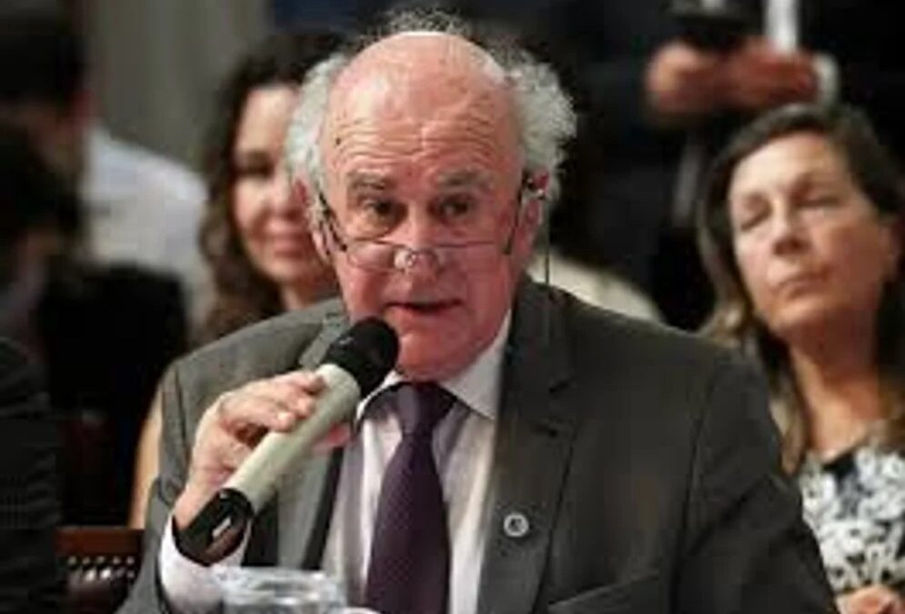 DURAS CRÍTICAS A LA JUSTICIA Oscar Parrilli aseguró que la Corte recibió “órdenes” del poder económico para “meter presa a Cristina”