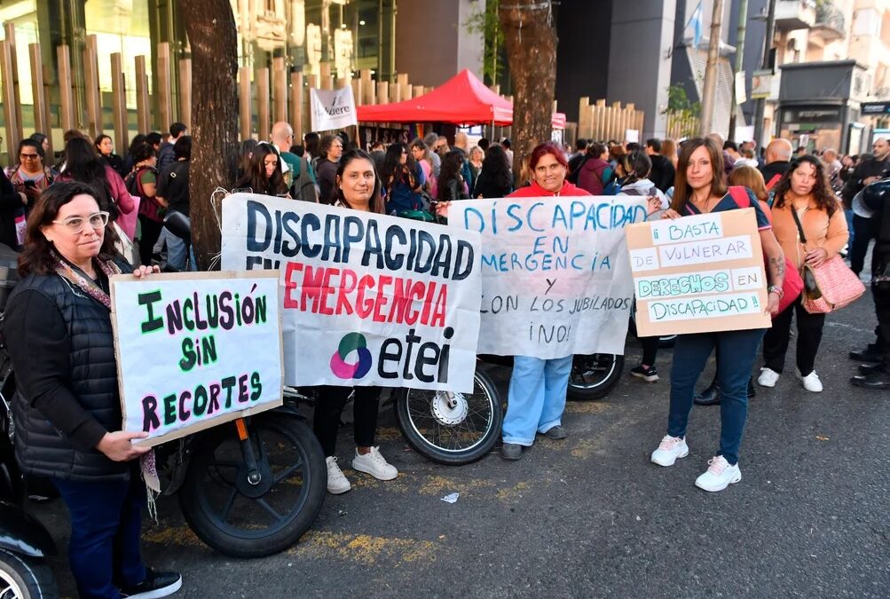 Organismos de personas con discapacidad se concentran en el Congreso por la Ley de emergencia