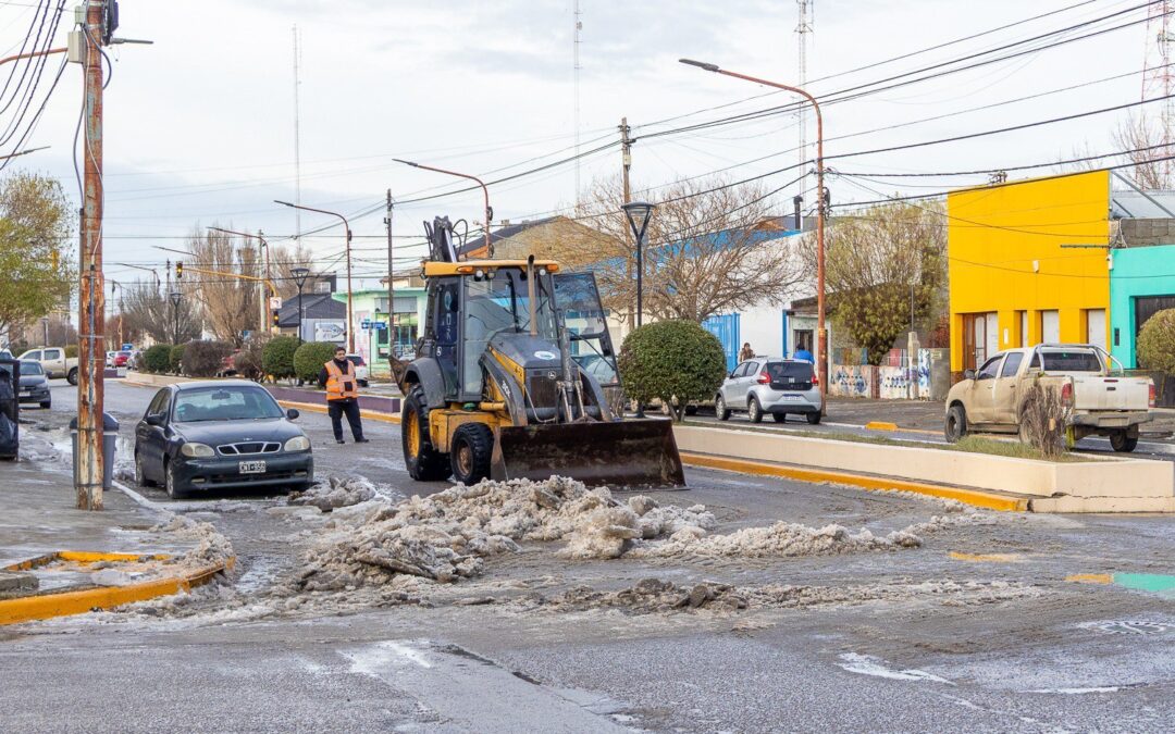 OPERATIVO INVERNALEl Municipio de Río Grande realiza despeje de nieve y hielo