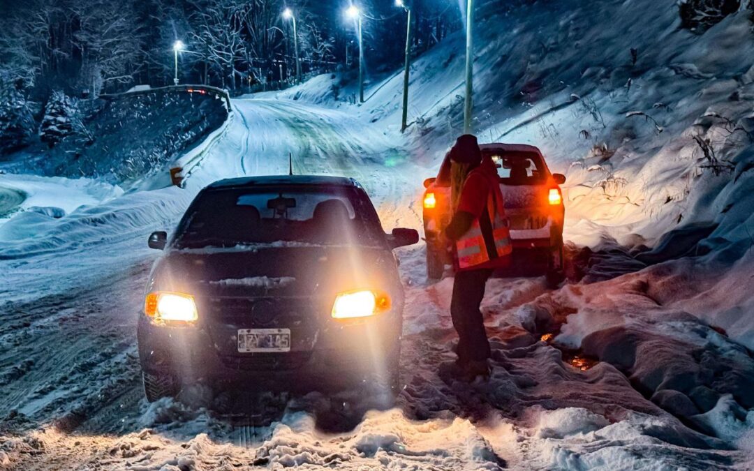 Uso de cubiertas de invierno: Refuerzan controles en el acceso al barrio Dos Banderas