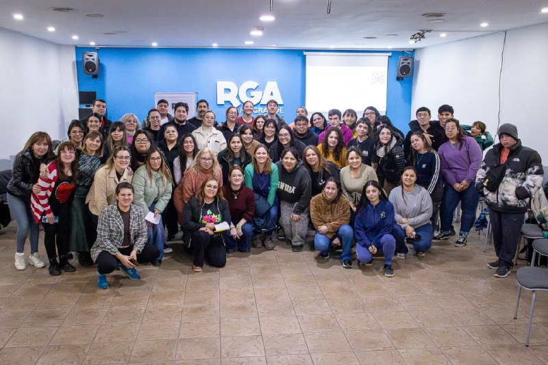 Agentes municipales de la ciudad de Río Grande se capacitan en atención al público