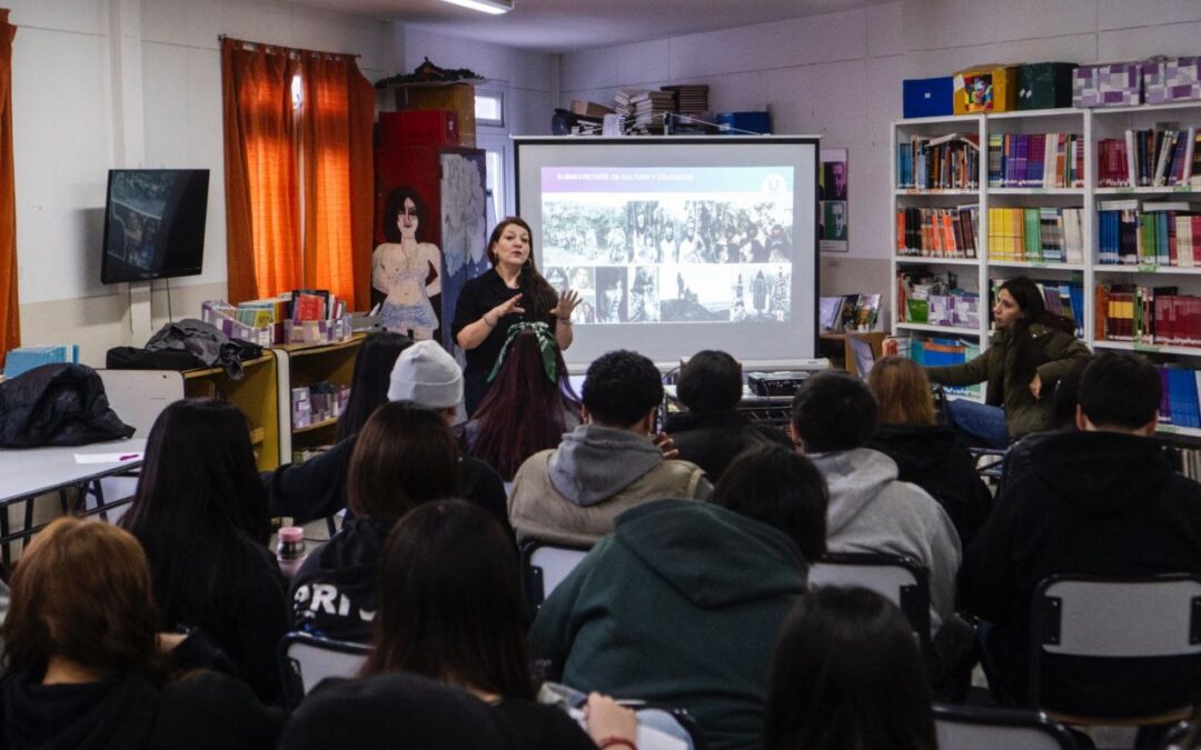 La Municipalidad de Ushuaia realizó la jornada “Pueblos Originarios en el Aula” con estudiantes del Colegio Ernesto Sabato