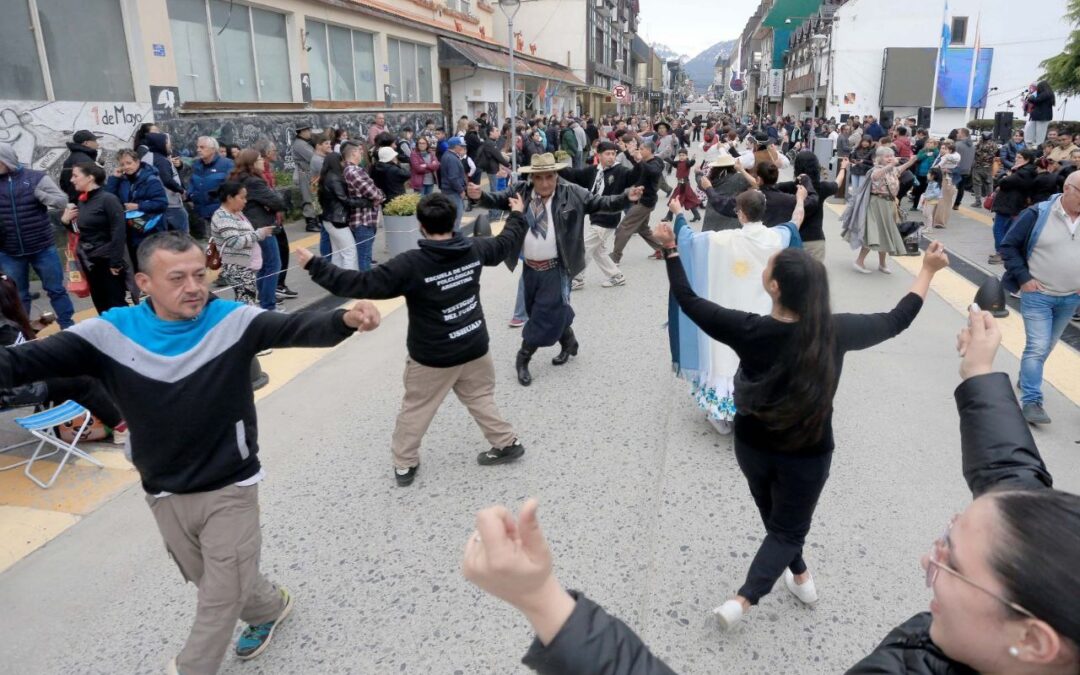 La ciudad compartió una jornada de música, danza y tradiciones argentinas