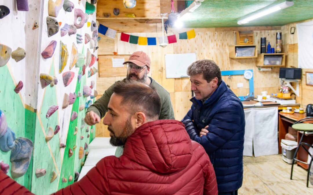 Encuentro deportivoEl Gobernador Melella visitó la sede del Club Andino Río Grande