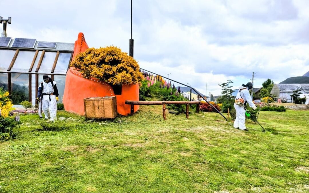 Ushuaia continúa con el mantenimiento de espacios verdes