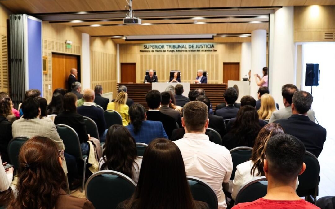 Sagastume abrió la jornada sobre Derecho Público provincial y municipal en Ushuaia